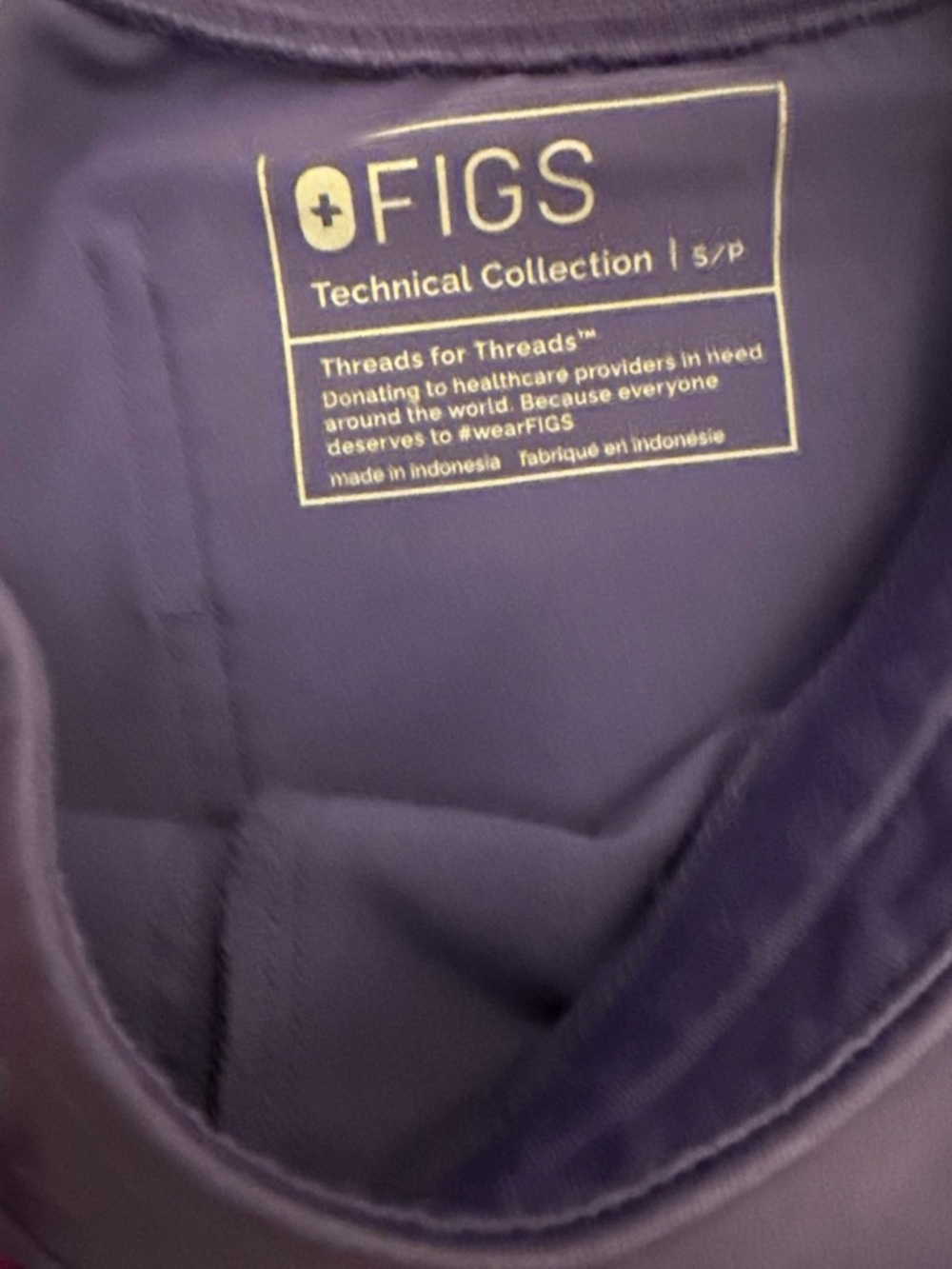 Figs Women’s Lavender Scrub Set with Pink Drawstring - Picture 2 of 3